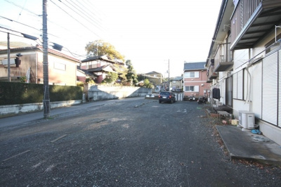 【駐車場】 | ホワイトハウス桜井 | 前面は広い敷地内駐車場です♪