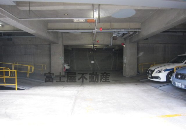 板橋ハイタウンの駐車場