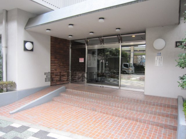 板橋ハイタウンのエントランス