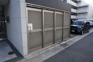 【その他共用部分】 | しっかりドア付きゴミ置き場