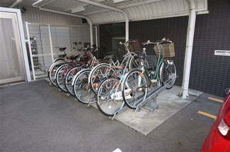 【その他共用部分】 | 照明に屋根付き駐輪場