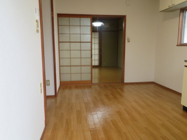 コーポからまつの玄関