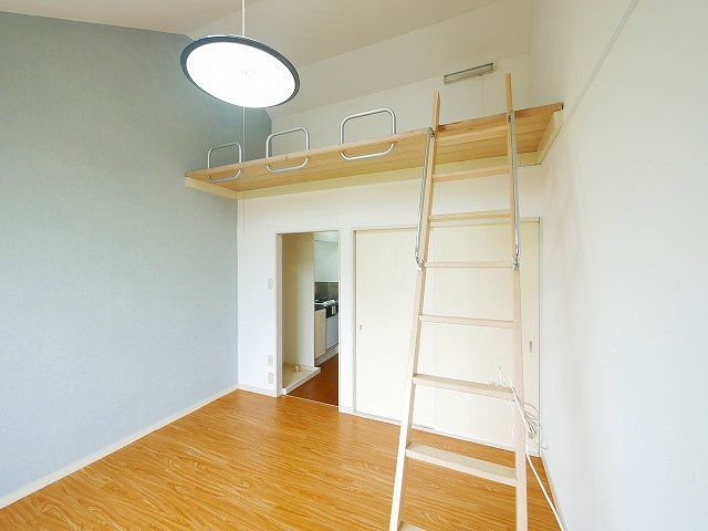 シャンポール 山添の居間・リビング|使い勝手のいい洋室です