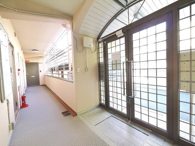 シャトレ信楽のエントランス|建物の内部です