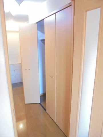 レ・ソール市川の玄関