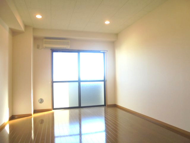 レ・ソール市川の洋室