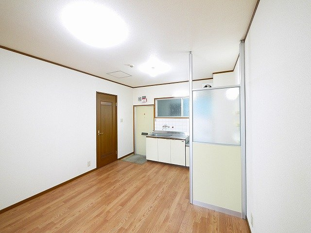 マンション　ヒライの居間・リビング|こちらの居間で趣味の時間をお楽しみください