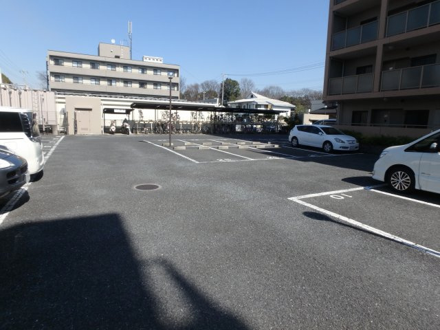 ウイスタリアオークの駐車場