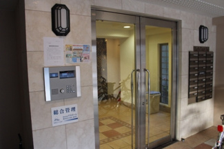 【エントランス】 | あると安心なオートロック付き♪