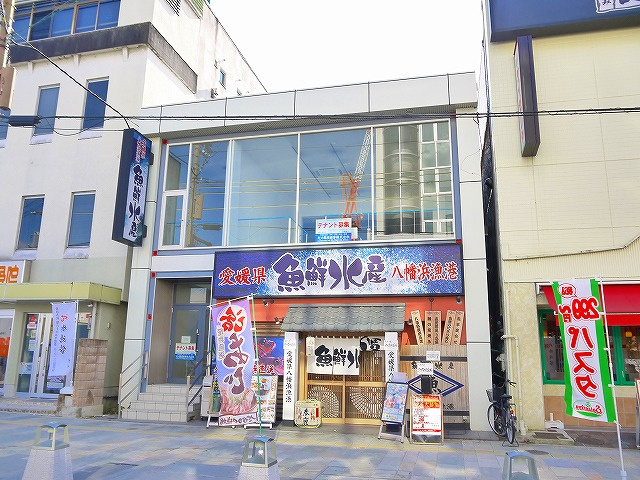 コニシビルの外観