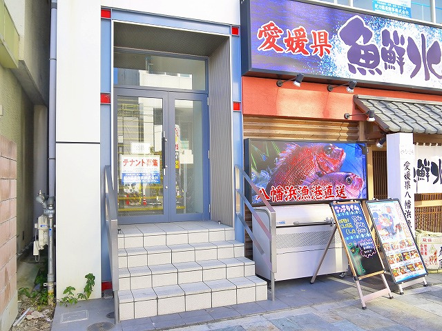 コニシビルの外観