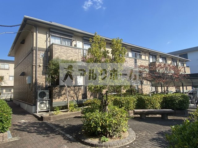 ウィステリア B棟の外観