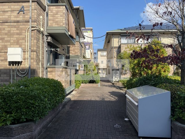 ウィステリア B棟のエントランス