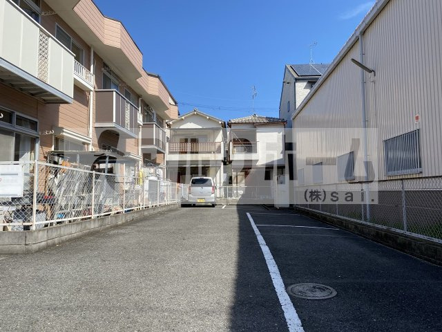 ハイツナカガワの駐車場