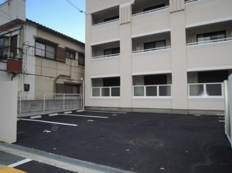 【駐車場】