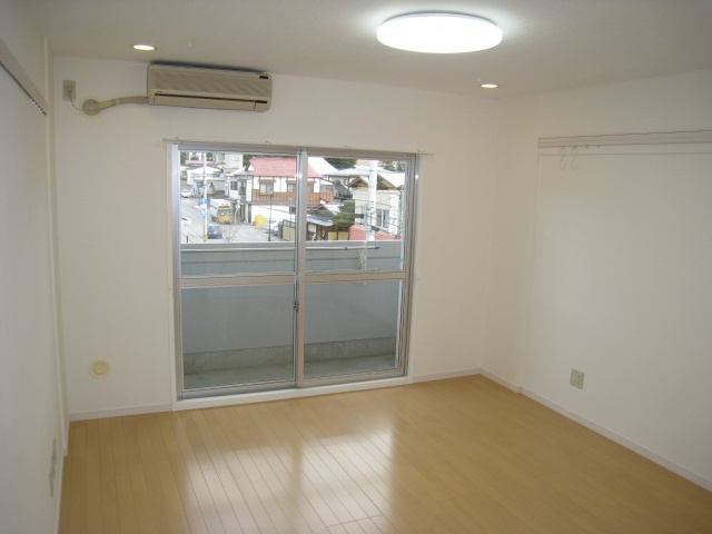 ラフィーヌ東原の洋室