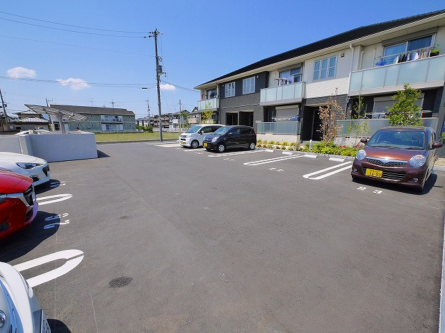 フォンド・メゾンの駐車場|駐車場に車を止められます