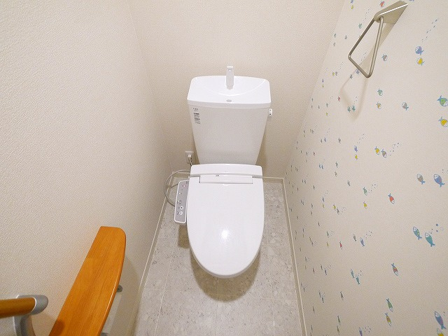 フォンド・メゾンのトイレ|落ち着いた色調のトイレです