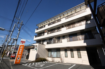 【外観】 | ルミエール３１ | ルミエール３１　　　陽当たり良好のマンションです♪１階には郵便局♪