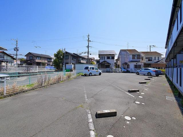 エストクールの駐車場|駐車場に車を止められます
