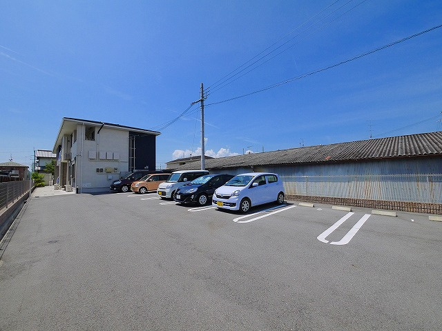 グランツコート大門西の駐車場|駐車場に車を止められます