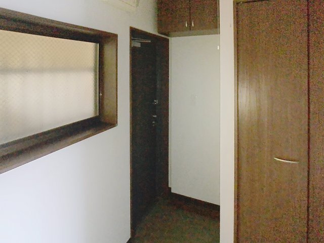 Ｊ-002の玄関