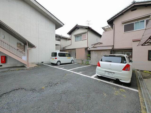 西田ニューハイツの駐車場|カースペースがあります