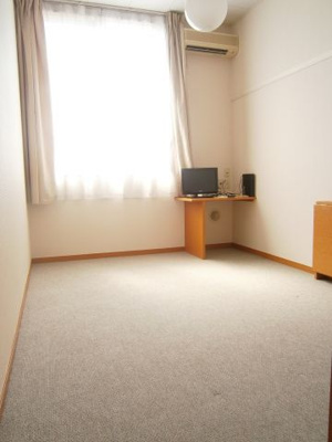 【居間・リビング】 | サンフラワー | 1階はフローリング、2階以上はカーペットタイプとなります。