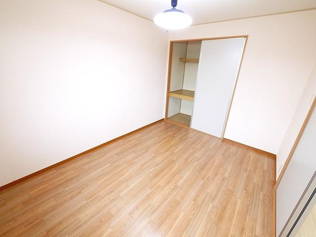 ジェイアール郡山Aの洋室|ゆったりした洋室です