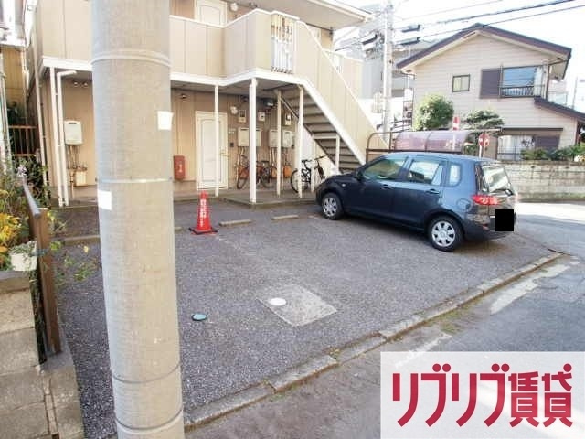 マミエール日栄の駐車場