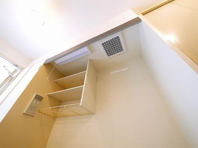 アミティ西大寺Ｐ８のキッチン|コンパクトなキッチンで掃除もラクラク