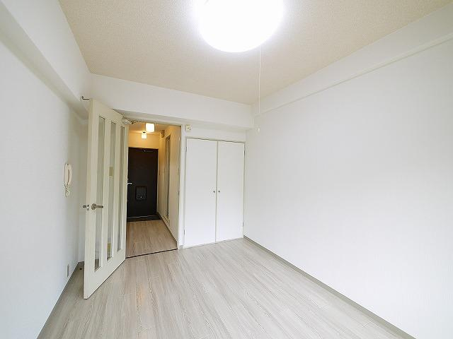 アミティ西大寺Ｐ８の洋室|ゆったりした洋室です