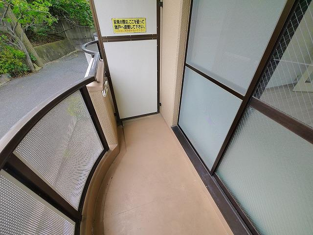 アミティ西大寺Ｐ８のバルコニー|暖かな日差しのふりそそぐバルコニー