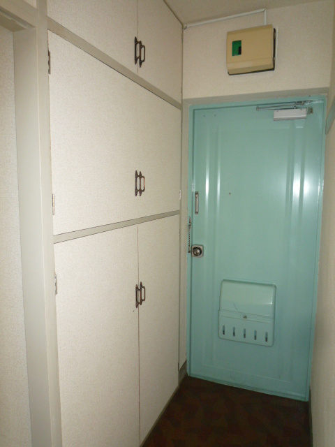富士見町住宅３号棟の玄関|収納豊富