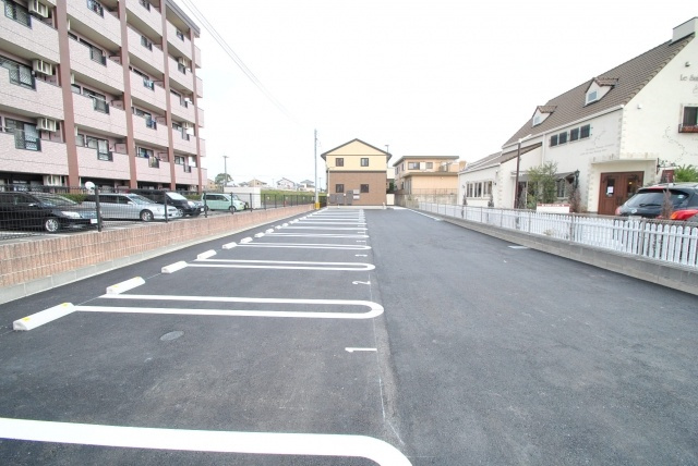 アルペジオの駐車場