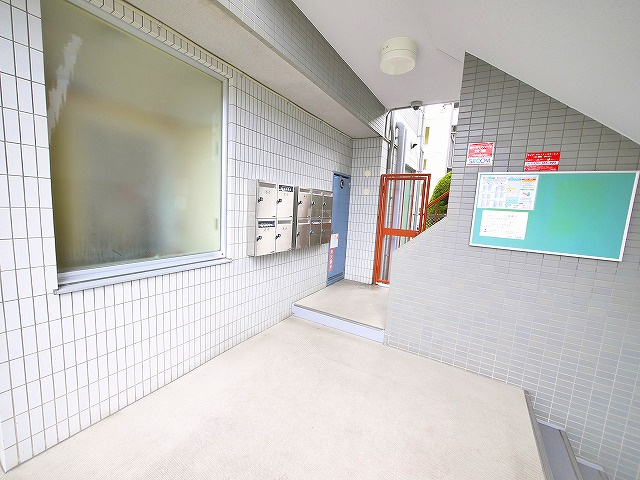 レフィナード大安寺Wのその他共用部分|明るい共有スペース。