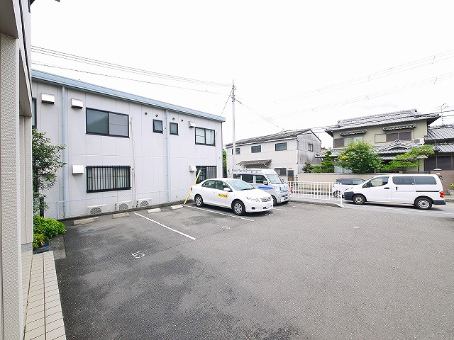フィオーレ（新木町）の駐車場