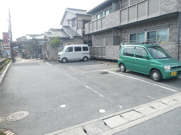 グランパーチェ白浜の駐車場