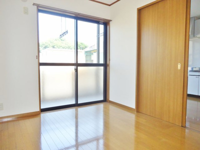 【洋室】 | 小笠原ハイツ Ｂ | 洋室６帖の様子