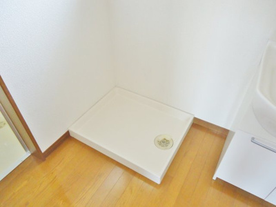 【洗面所】 | 小笠原ハイツ Ｂ | 室内洗濯機置場です