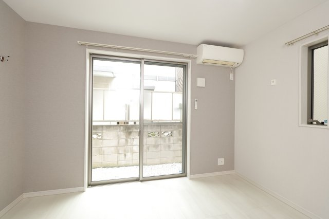 ノースロックの洋室