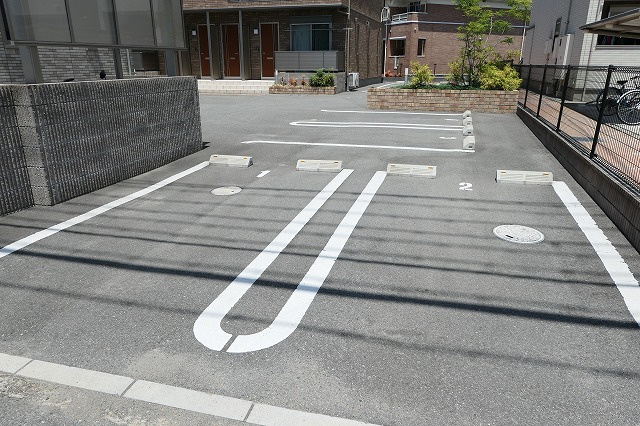 イストワールの駐車場