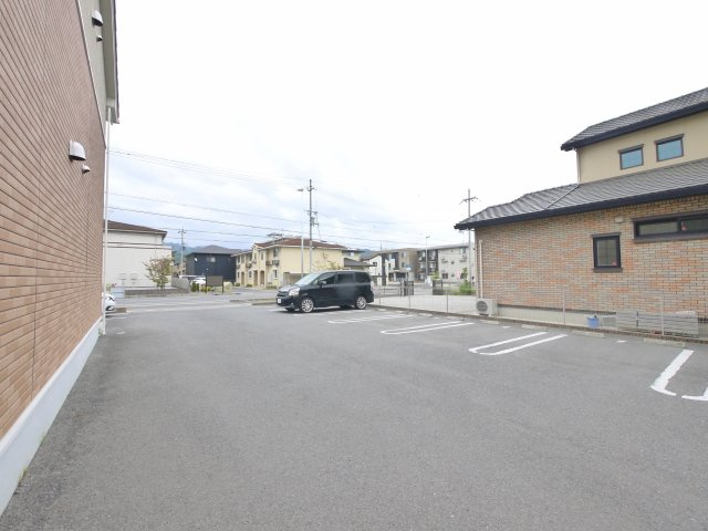 サンリット雅Ⅰの駐車場|駐車場完備です