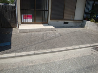 【駐車場】 | 小型車のみ