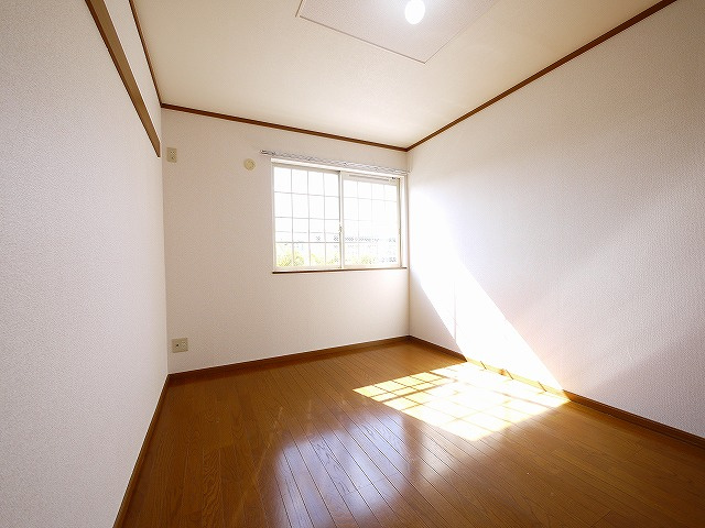 フォンテーヌ　Ｎ-Ⅱの洋室|落ち着いた色調の洋室です