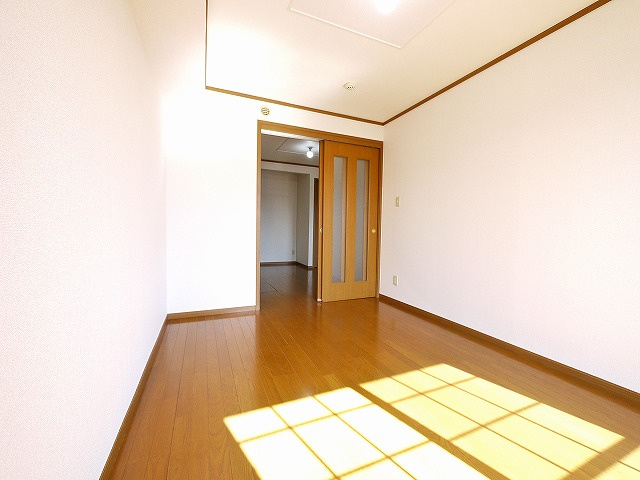 フォンテーヌ　Ｎ－Ⅱの洋室|明るい洋室です