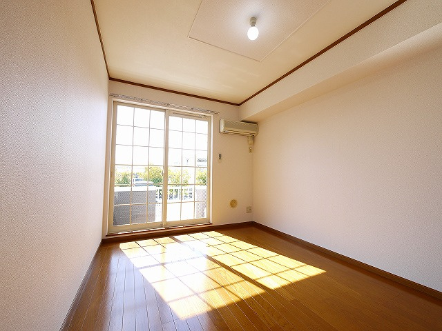 フォンテーヌ　Ｎ-Ⅱの洋室|個人の部屋や寝室として使える洋室です