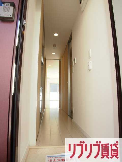 リブリ・CASA TRESの玄関