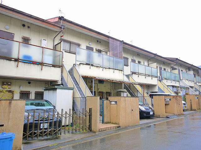 高岡貸家の外観
