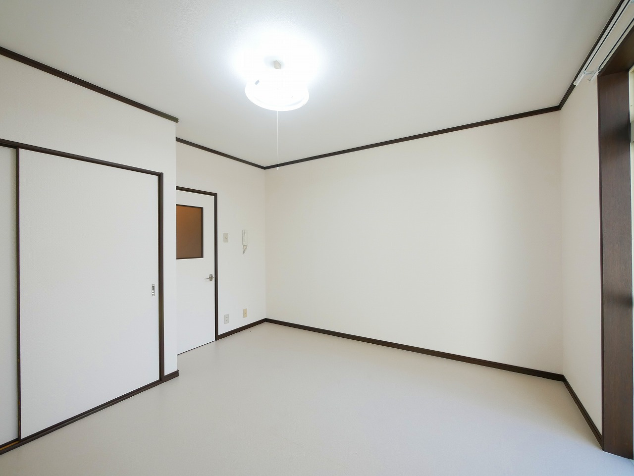 ハイツ朱峰第二の居間・リビング|こちらの居間で趣味の時間をお楽しみください